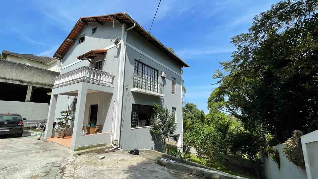 Casa de Condomínio à venda com 4 quartos, 360m² - Foto 2