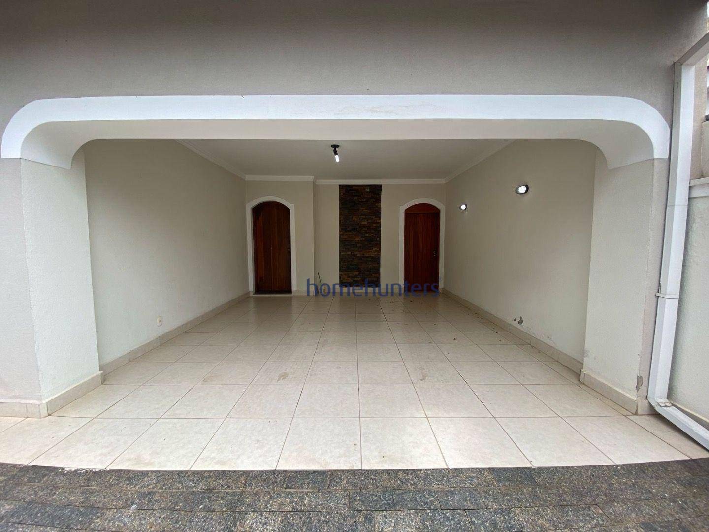 Casa à venda e aluguel com 3 quartos, 165m² - Foto 2