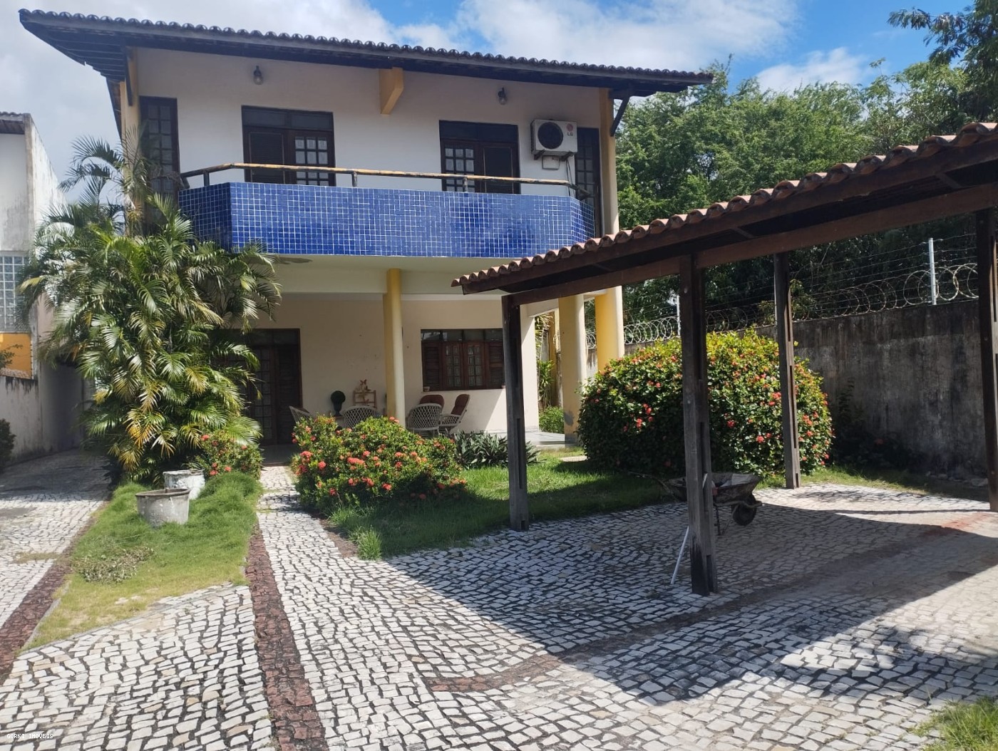 Casa à venda com 3 quartos, 313m² - Foto 2
