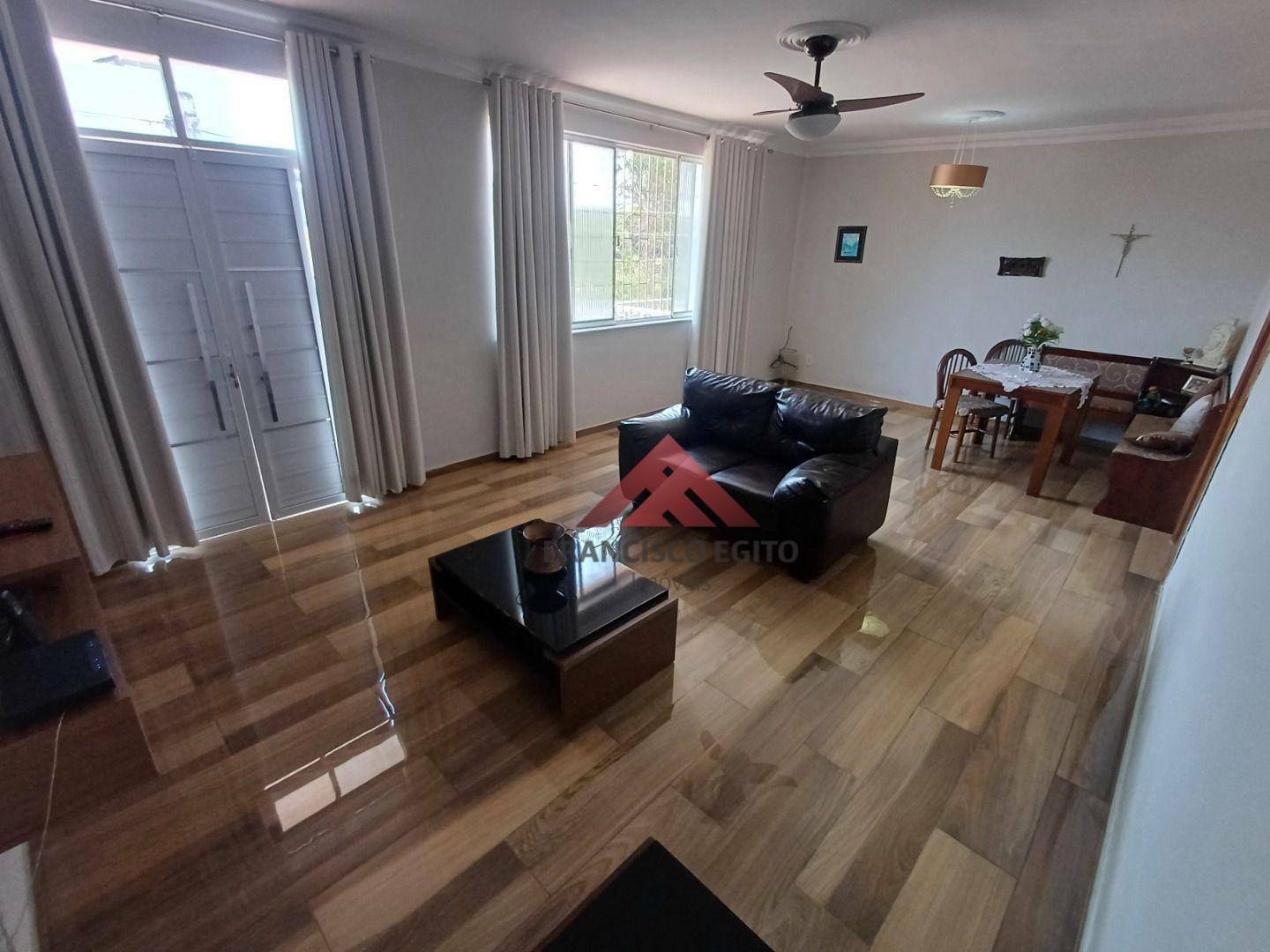 Casa à venda com 4 quartos, 108m² - Foto 3