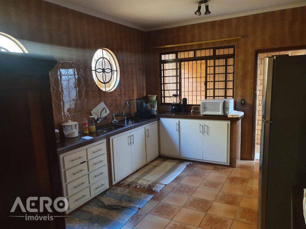 Casa à venda com 4 quartos, 342m² - Foto 15