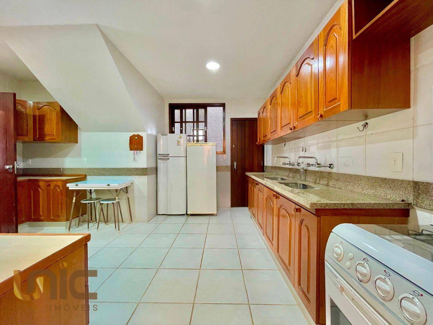 Casa de Condomínio à venda com 4 quartos, 220m² - Foto 14