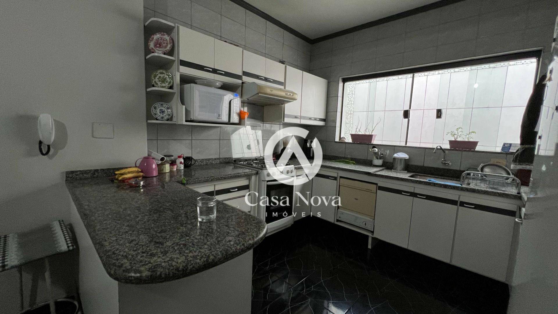 Apartamento à venda com 3 quartos, 182m² - Foto 4