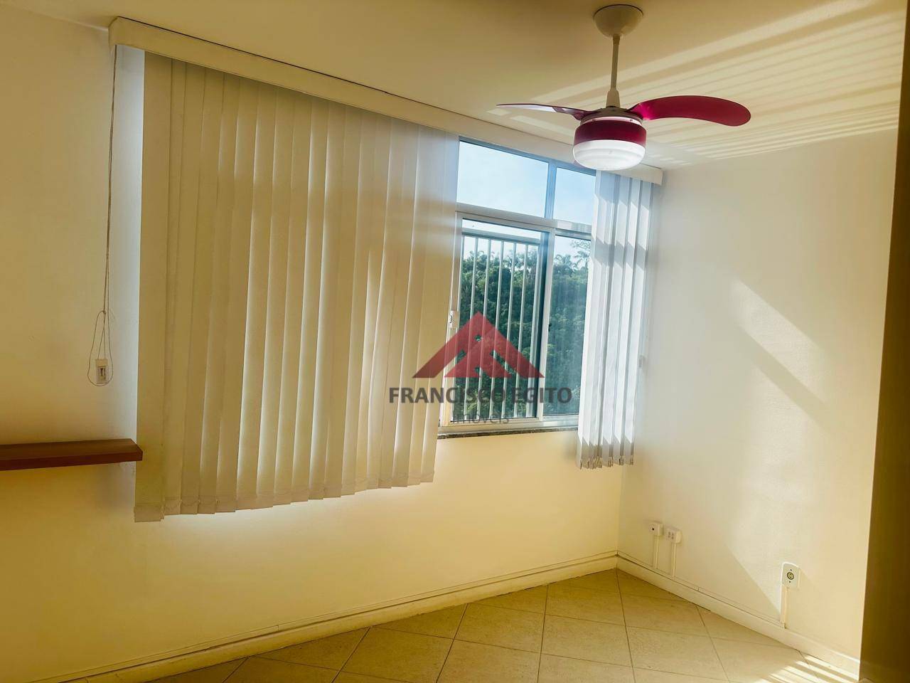 Apartamento à venda com 2 quartos, 65m² - Foto 2