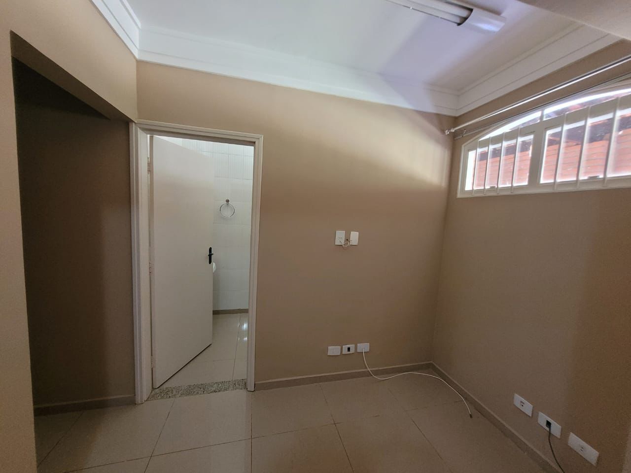 Casa para alugar com 4 quartos, 250m² - Foto 6