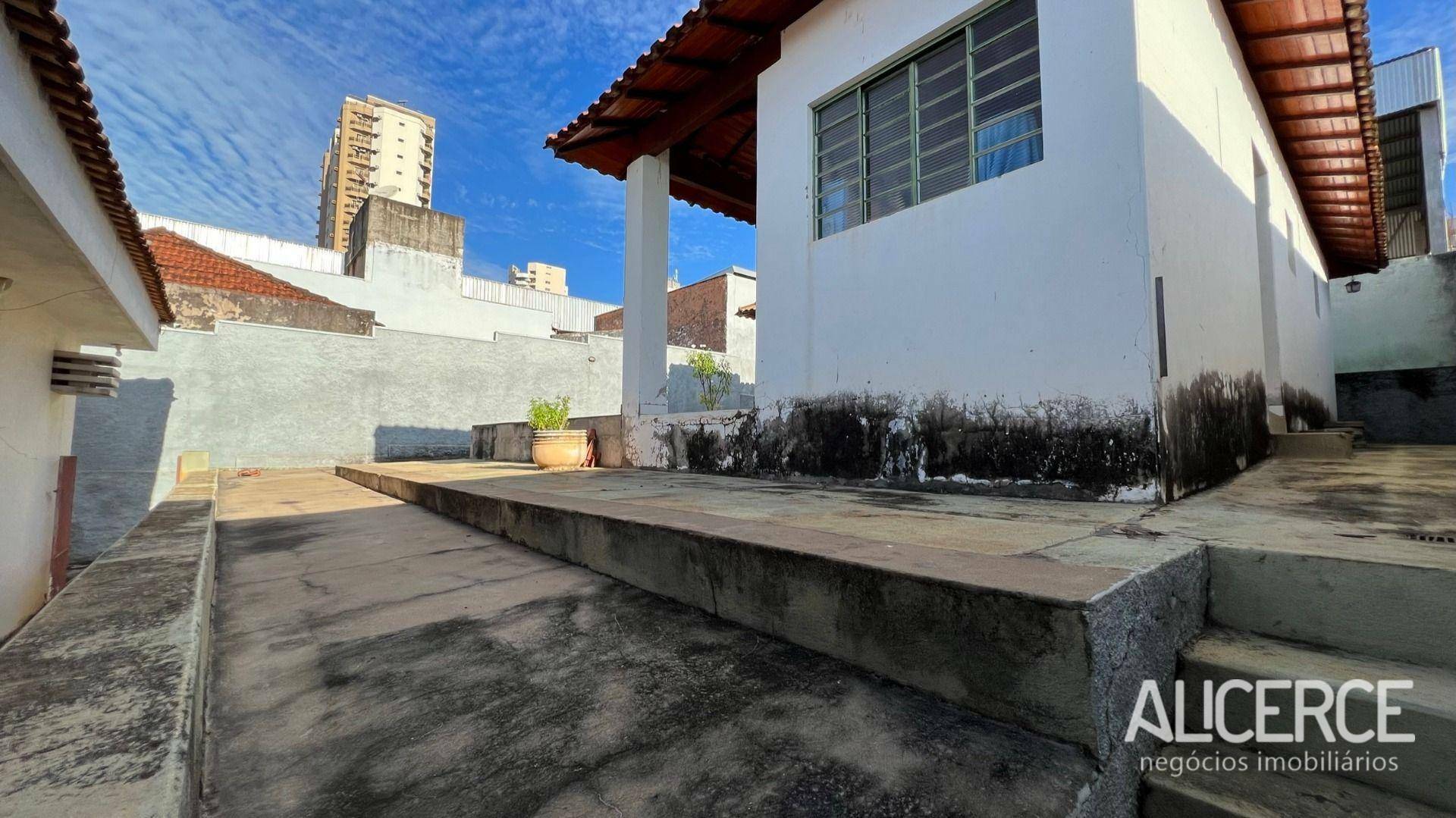 Casa à venda com 3 quartos, 264m² - Foto 16