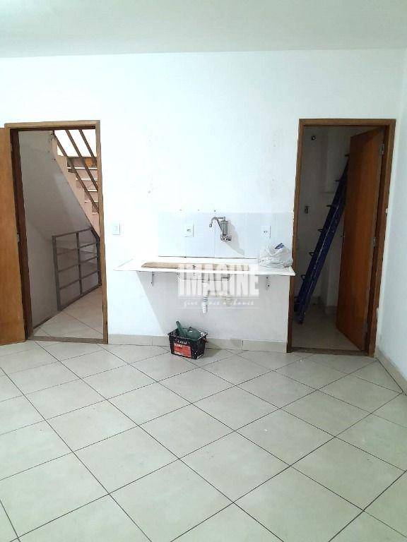 Casa para alugar com 2 quartos, 37m² - Foto 2