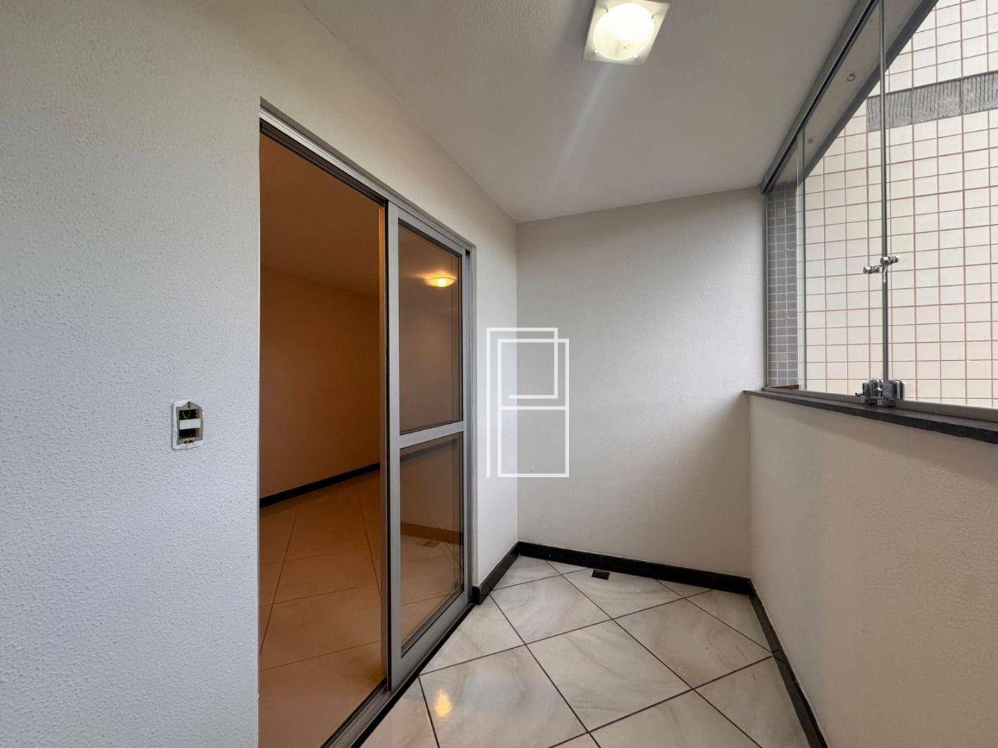 Apartamento à venda com 3 quartos, 95m² - Foto 3