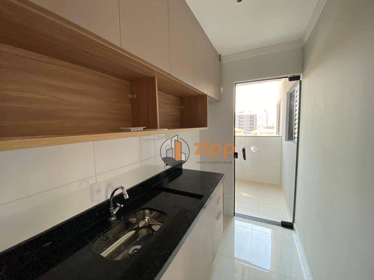 Apartamento para alugar com 2 quartos, 42m² - Foto 4