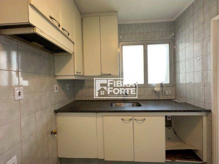 Apartamento para alugar com 3 quartos, 85m² - Foto 18