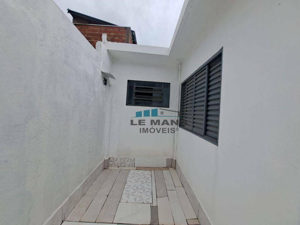 Casa para alugar com 4 quartos, 150m² - Foto 11