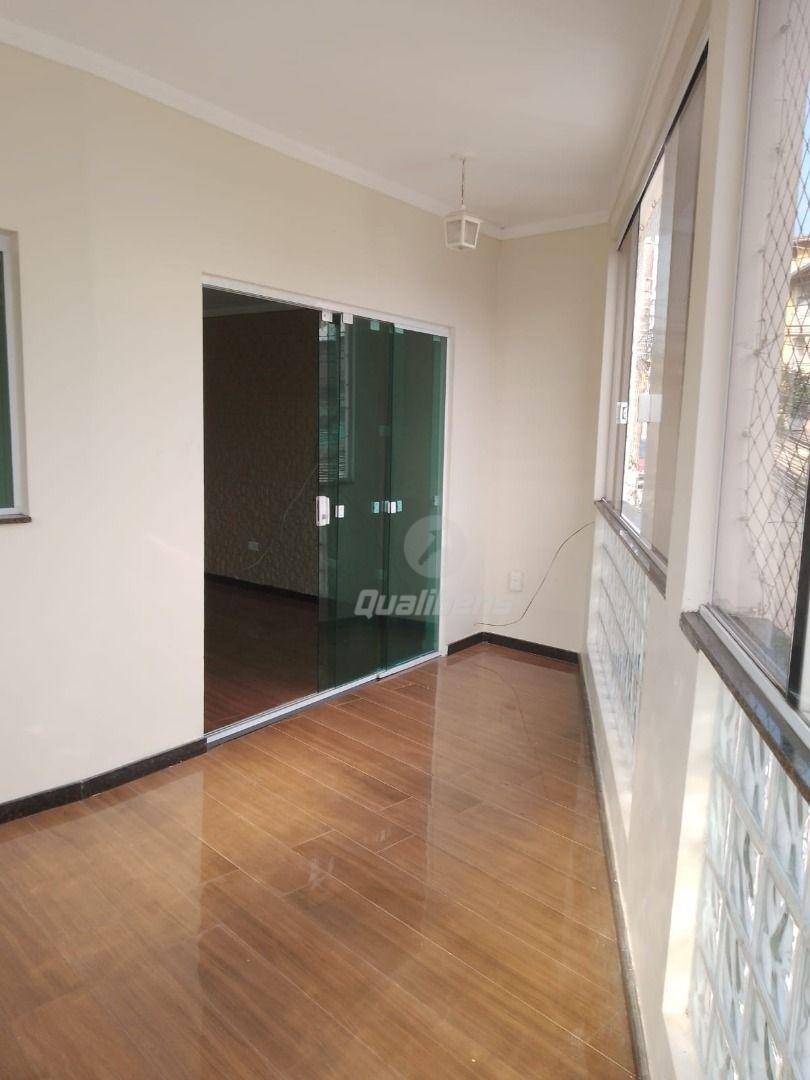 Casa para alugar com 2 quartos, 115m² - Foto 4