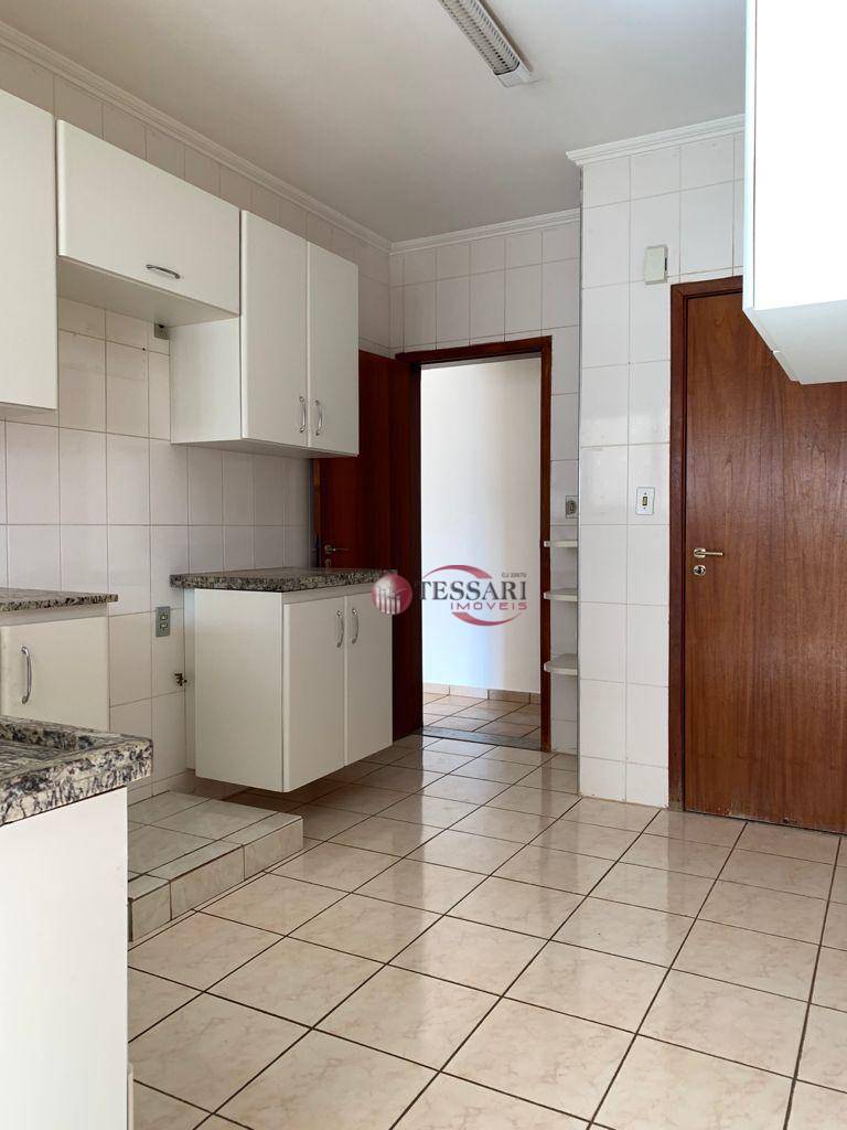 Apartamento para alugar com 3 quartos, 126m² - Foto 13