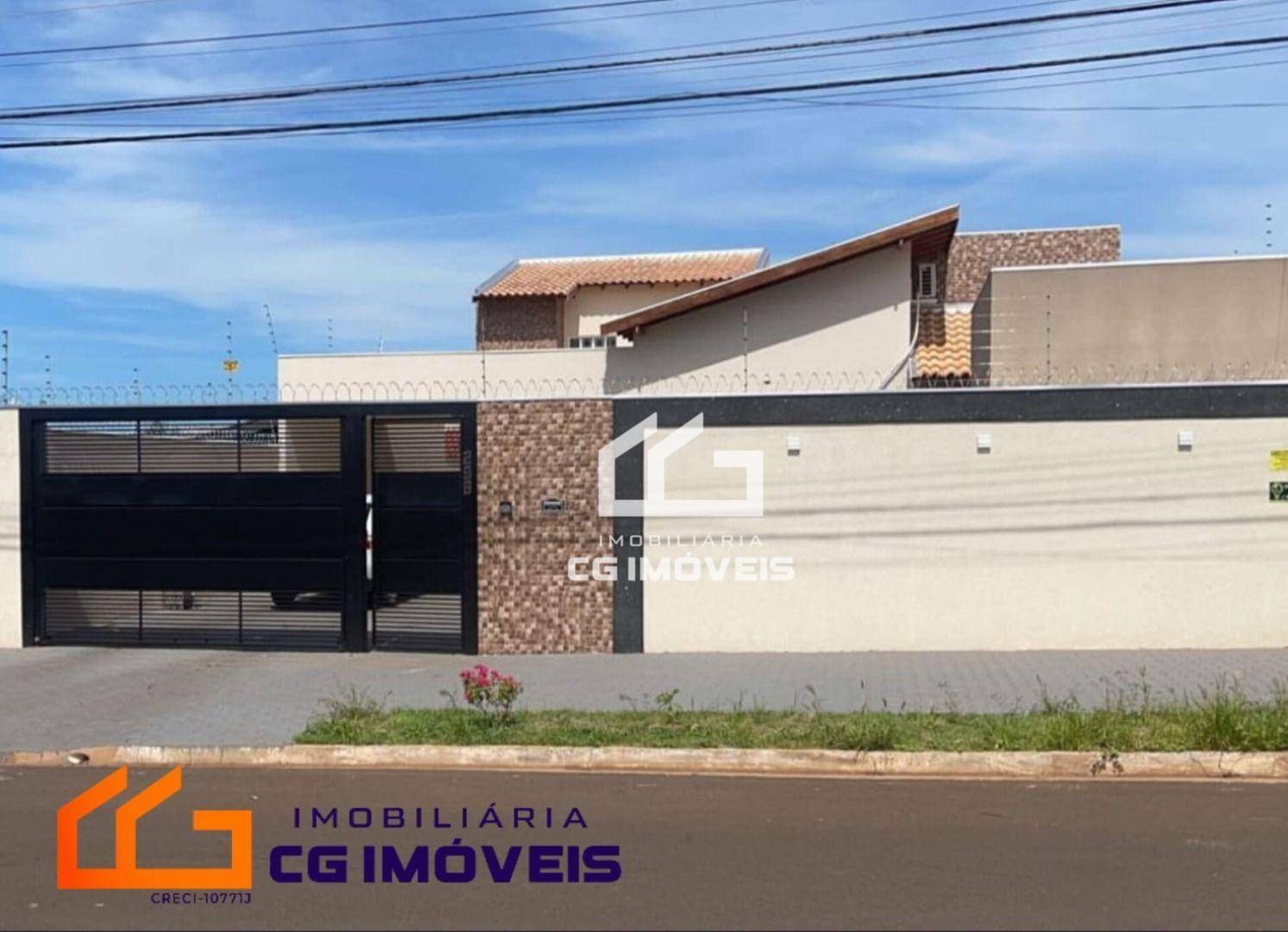 Casa à venda com 3 quartos, 266m² - Foto 1