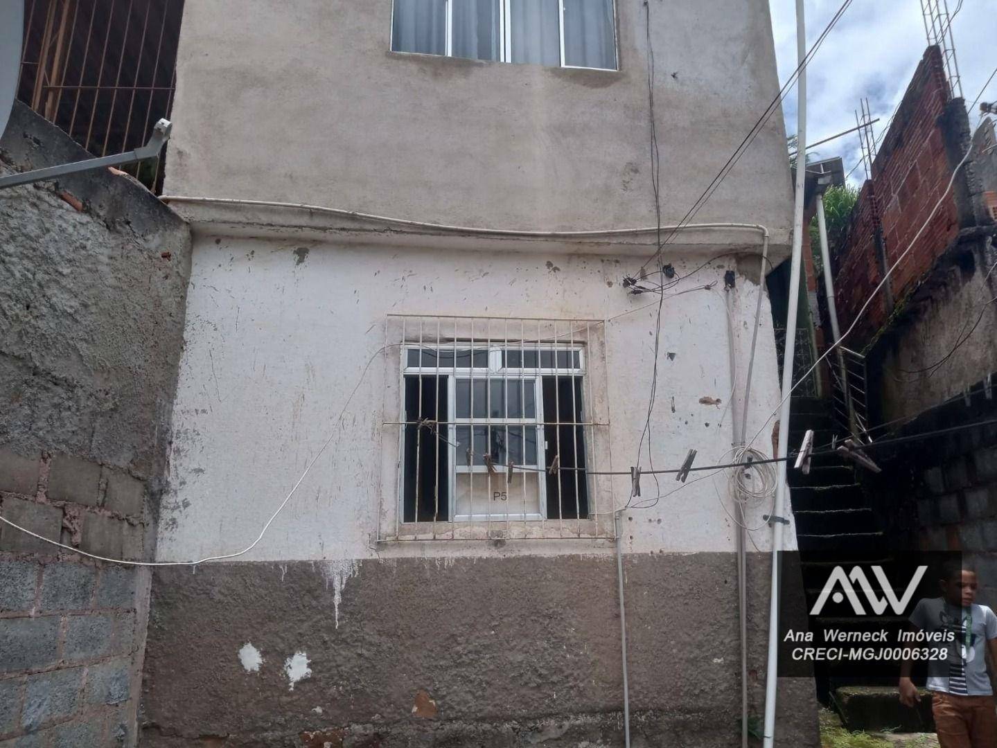 Casa à venda com 3 quartos, 44m² - Foto 1