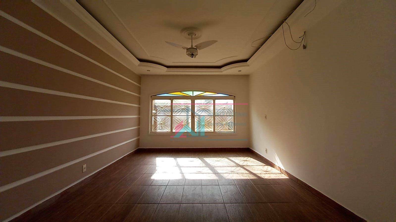 Casa à venda com 3 quartos, 380m² - Foto 4