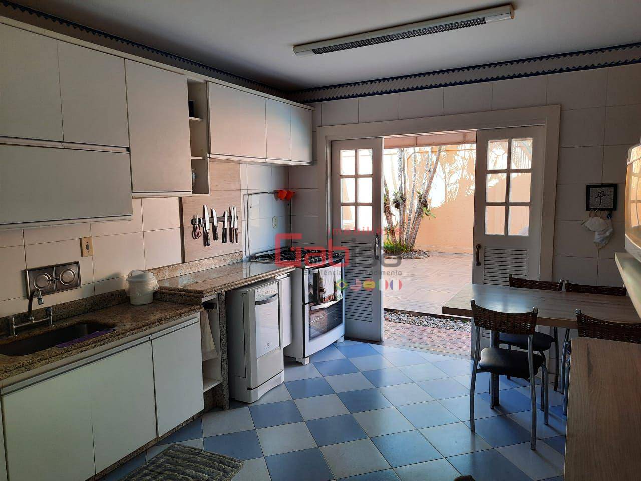 Casa de Condomínio à venda com 5 quartos, 250m² - Foto 21
