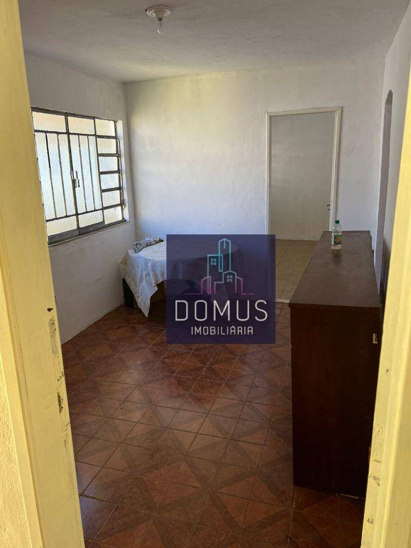 Casa à venda com 4 quartos, 80m² - Foto 2