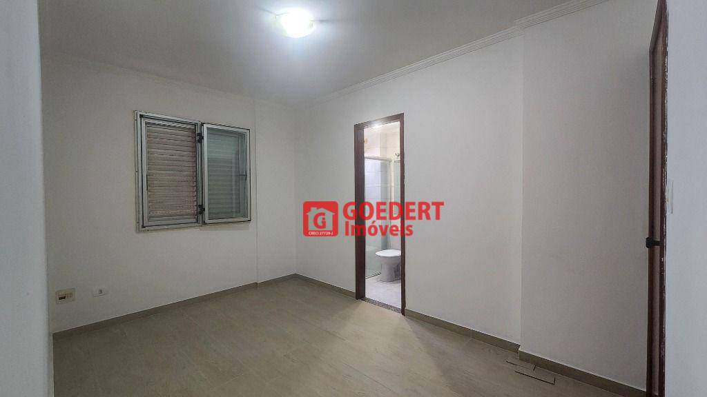 Apartamento para alugar com 3 quartos, 76m² - Foto 11