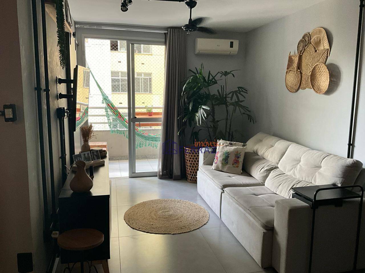 Apartamento à venda com 2 quartos, 75m² - Foto 2