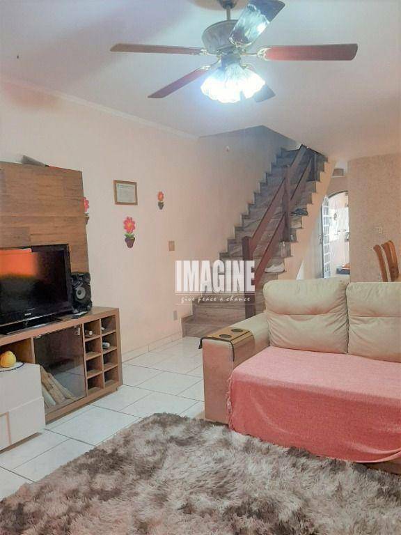 Sobrado à venda com 3 quartos, 418m² - Foto 1