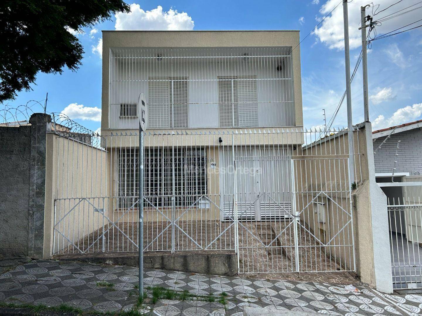 Casa à venda com 4 quartos, 265m² - Foto 1