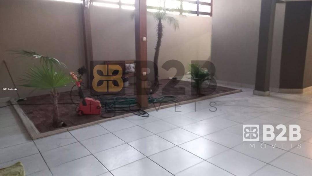 Casa à venda com 3 quartos, 250m² - Foto 15