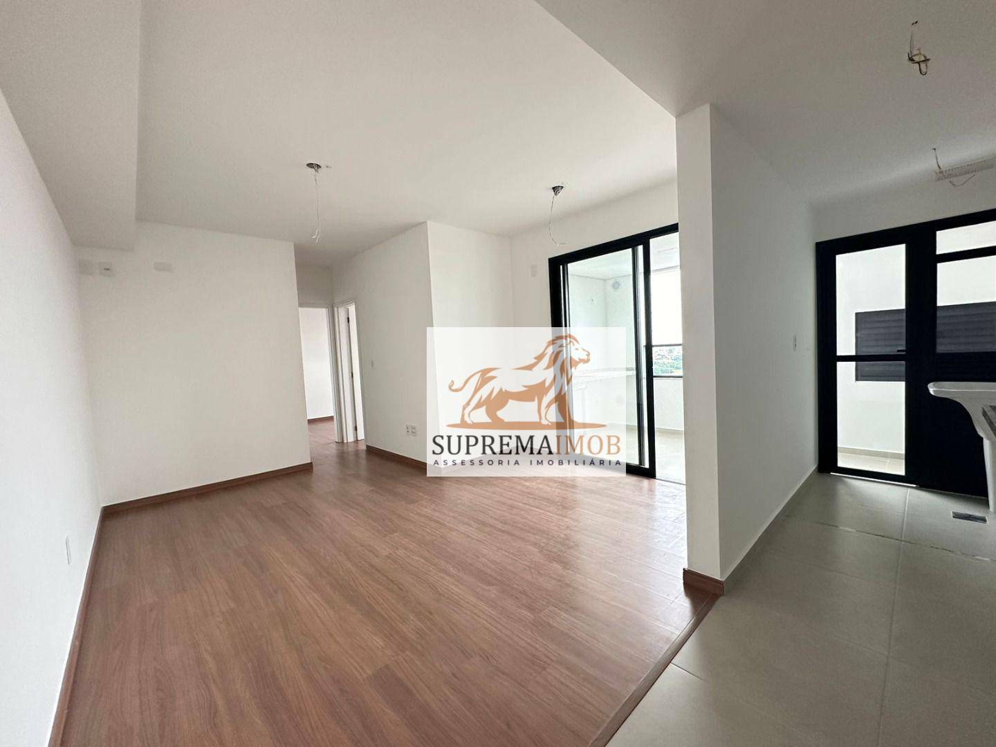 Apartamento à venda com 2 quartos, 67m² - Foto 2