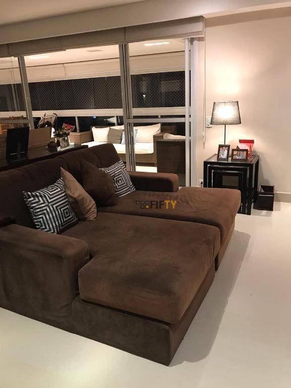 Apartamento à venda com 4 quartos, 204m² - Foto 1