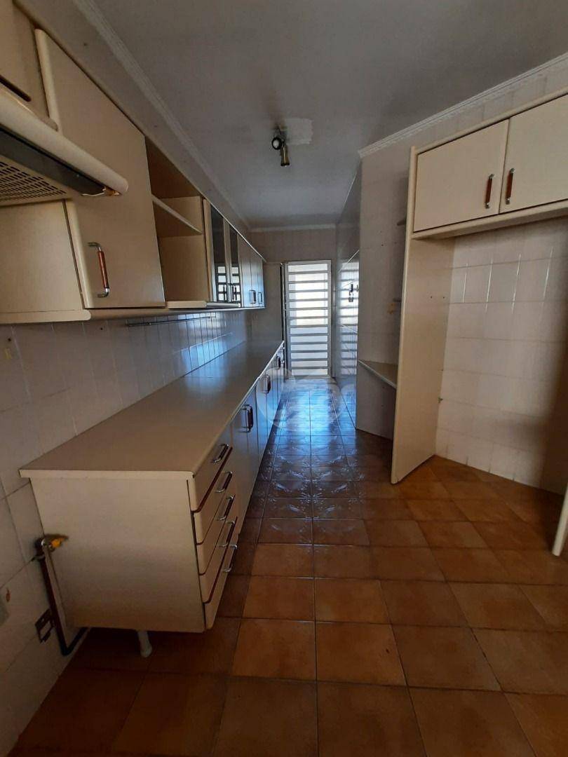 Casa à venda com 3 quartos, 176m² - Foto 4