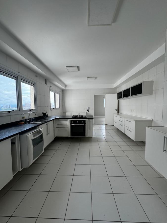 Apartamento para alugar com 3 quartos, 232m² - Foto 7