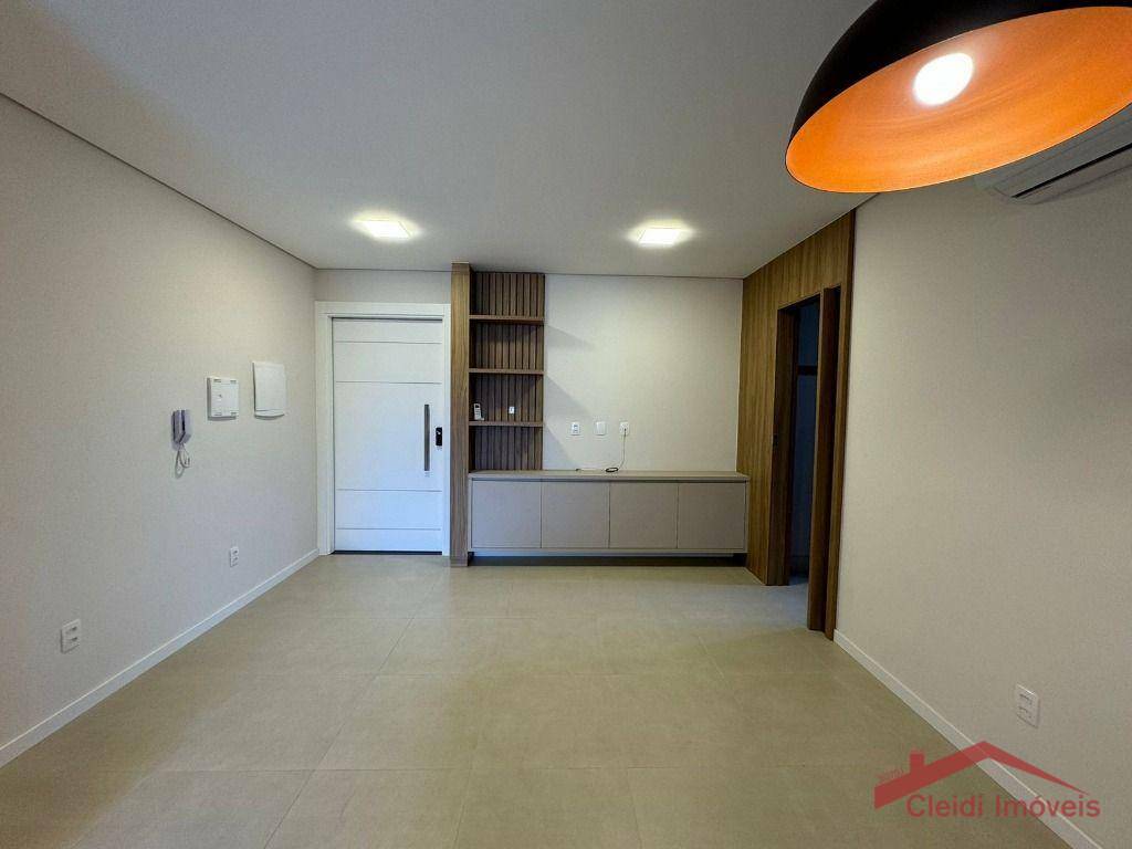 Apartamento para alugar com 3 quartos, 77m² - Foto 7