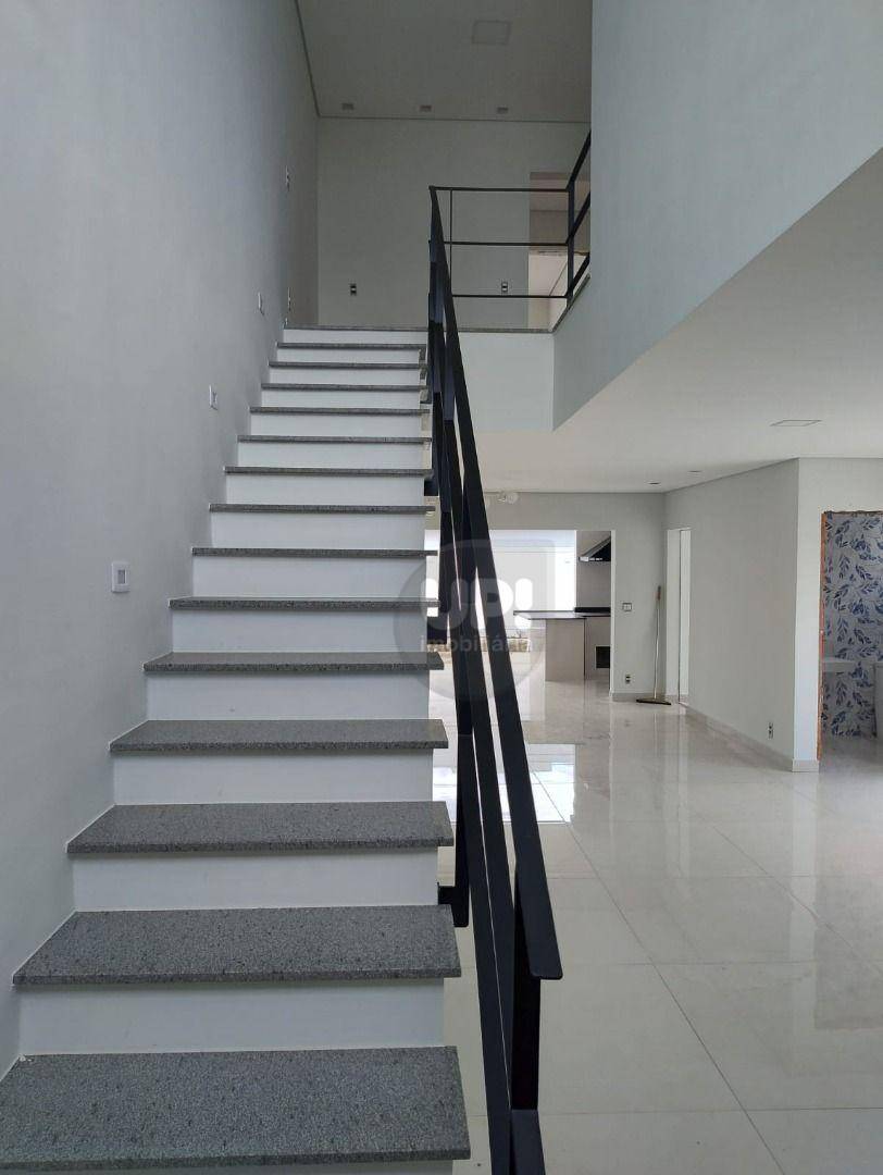 Casa à venda com 3 quartos, 211m² - Foto 13