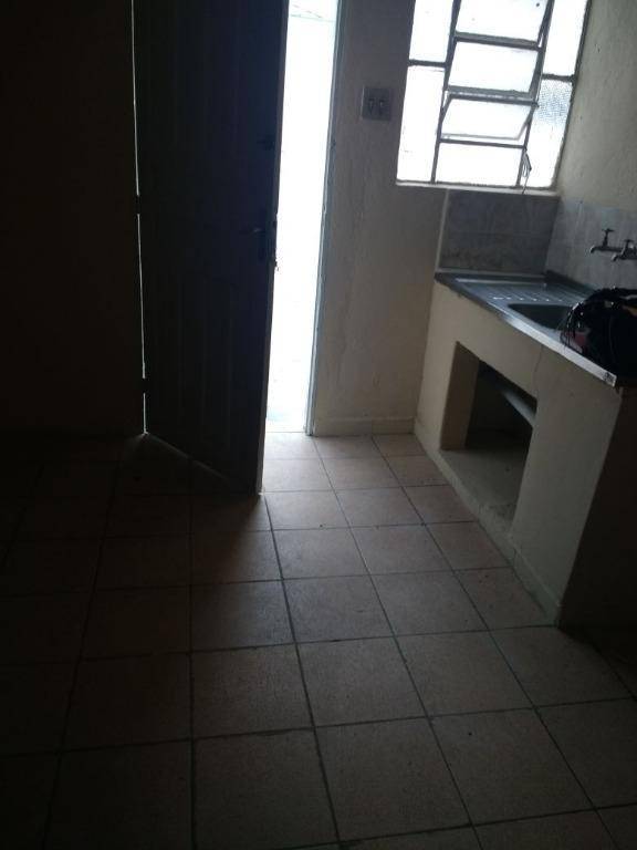 Casa à venda com 1 quarto, 200m² - Foto 6