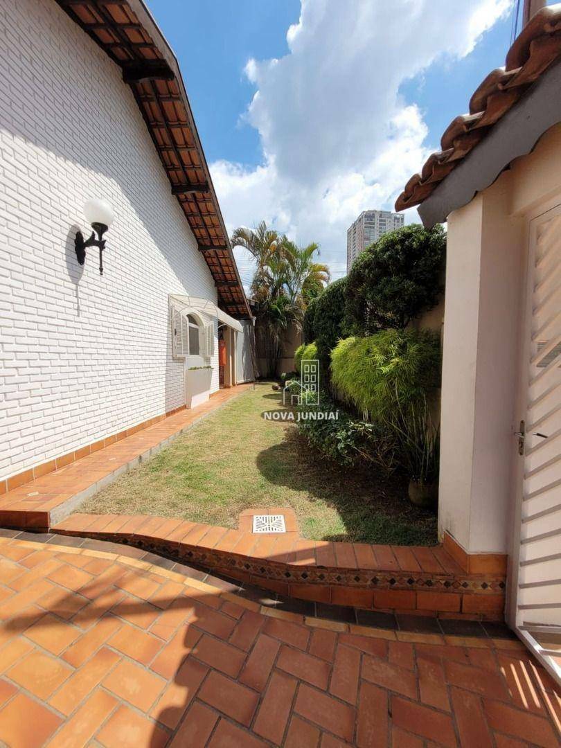 Casa à venda e aluguel com 3 quartos, 232m² - Foto 3