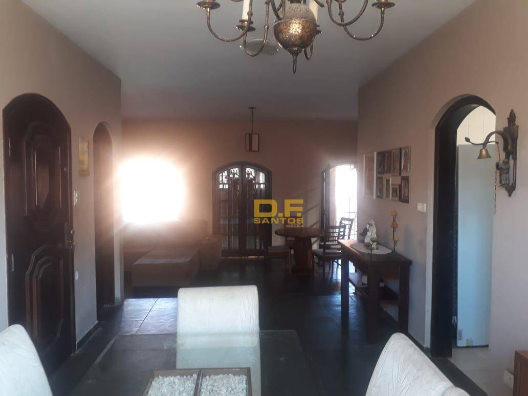 Casa à venda com 4 quartos, 200m² - Foto 1