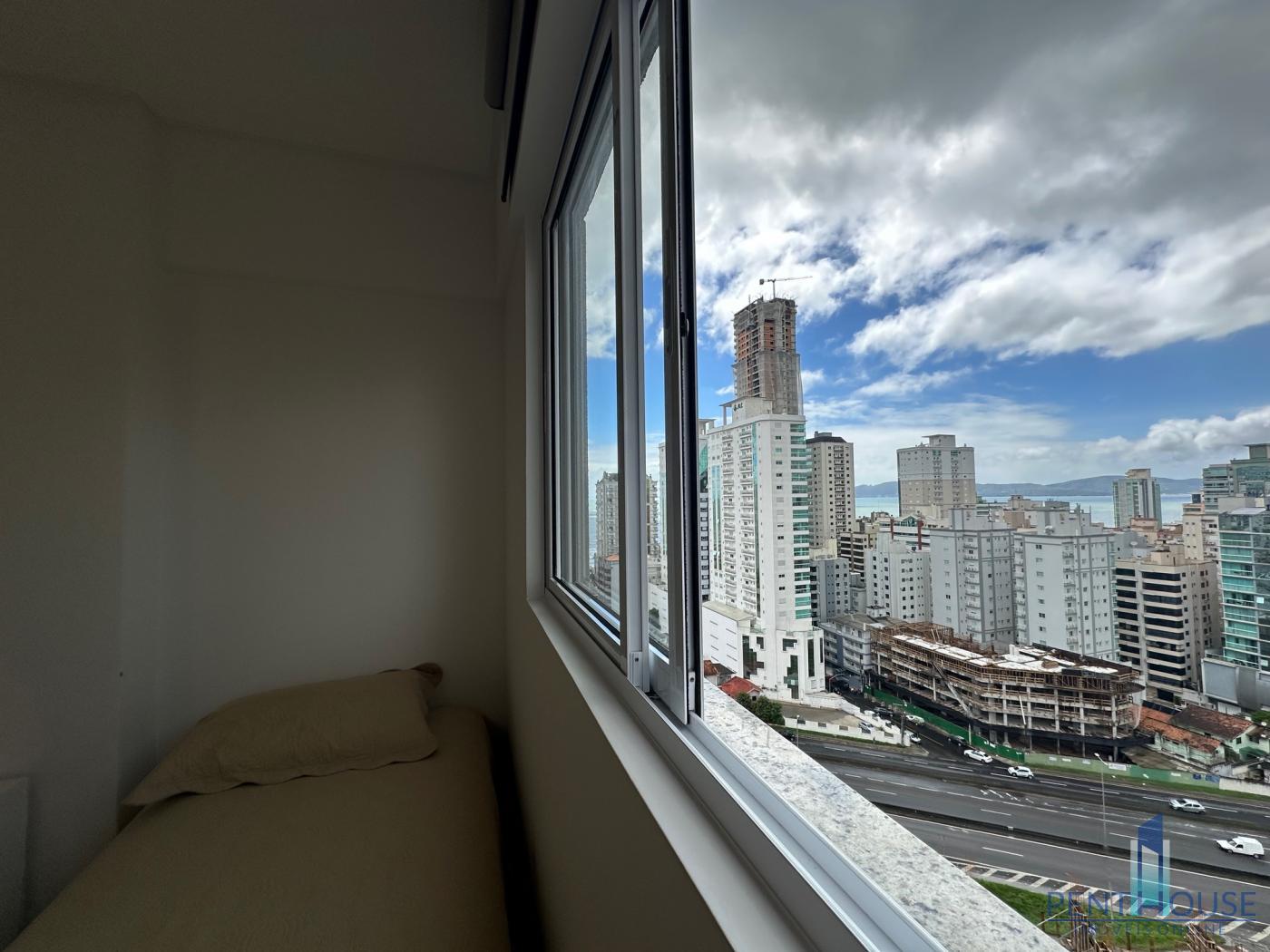 Apartamento para alugar com 2 quartos, 67m² - Foto 13