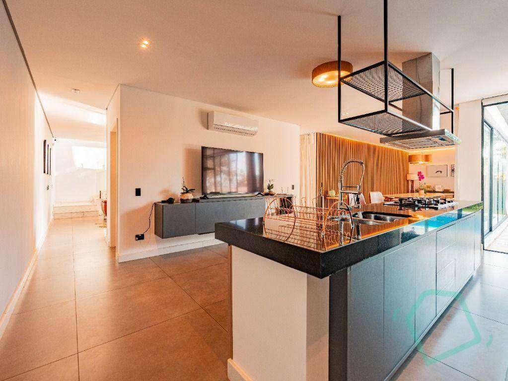 Casa de Condomínio à venda e aluguel com 3 quartos, 380m² - Foto 8
