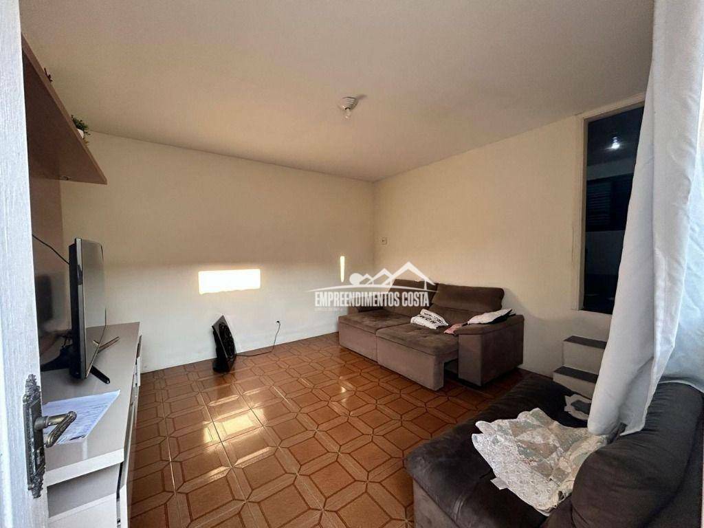 Casa à venda com 2 quartos, 98m² - Foto 2