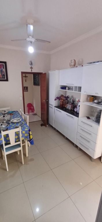 Casa à venda com 3 quartos, 340m² - Foto 2