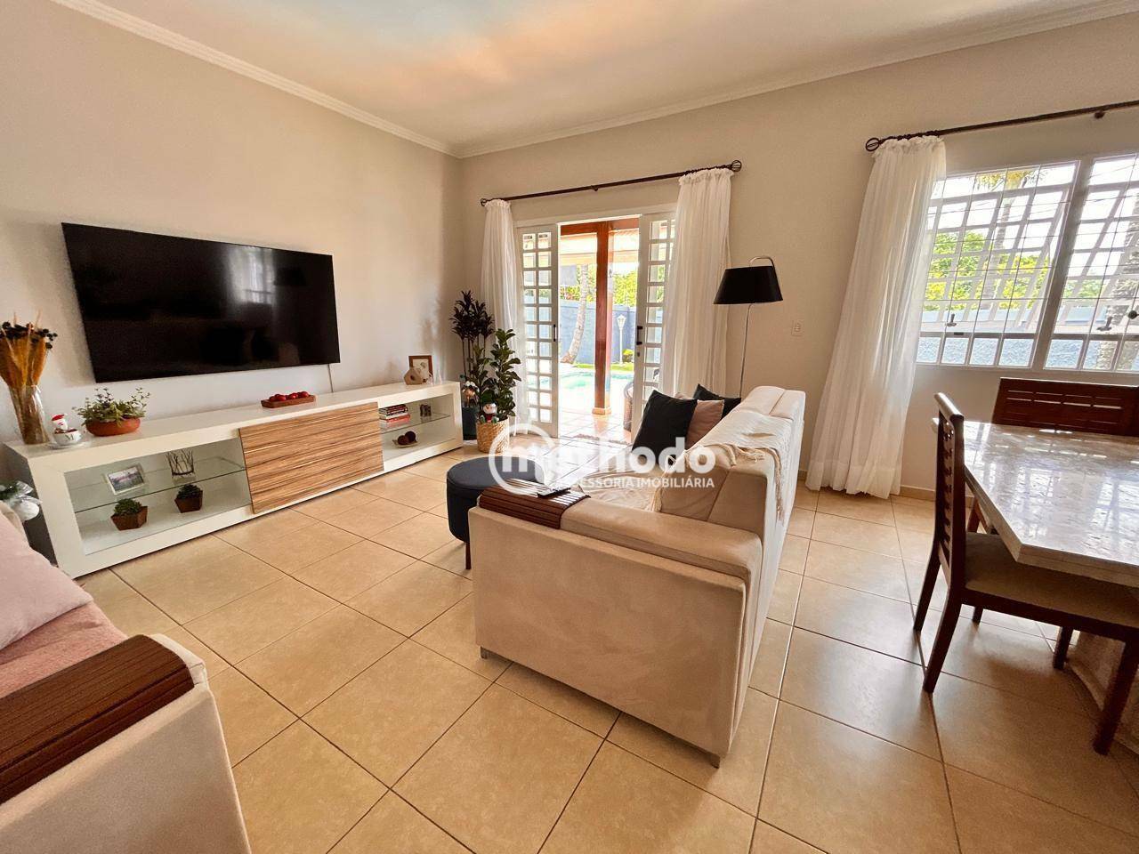 Casa à venda com 5 quartos, 263m² - Foto 1