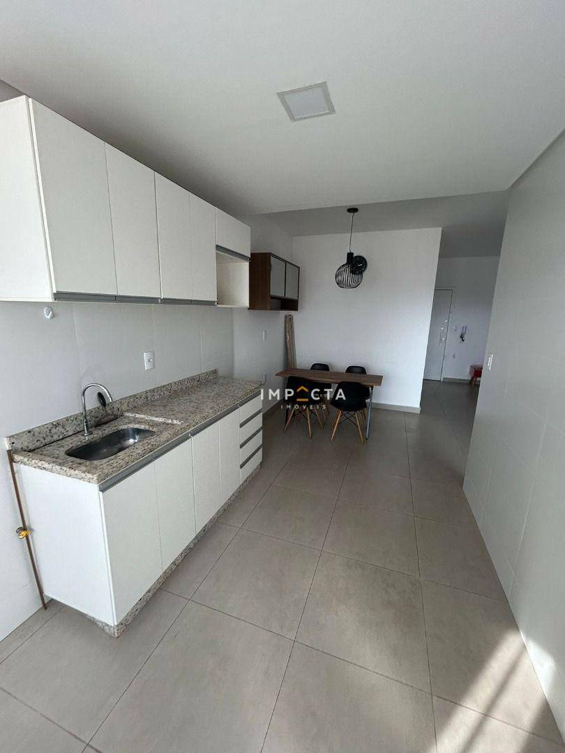 Apartamento à venda com 3 quartos, 100m² - Foto 2