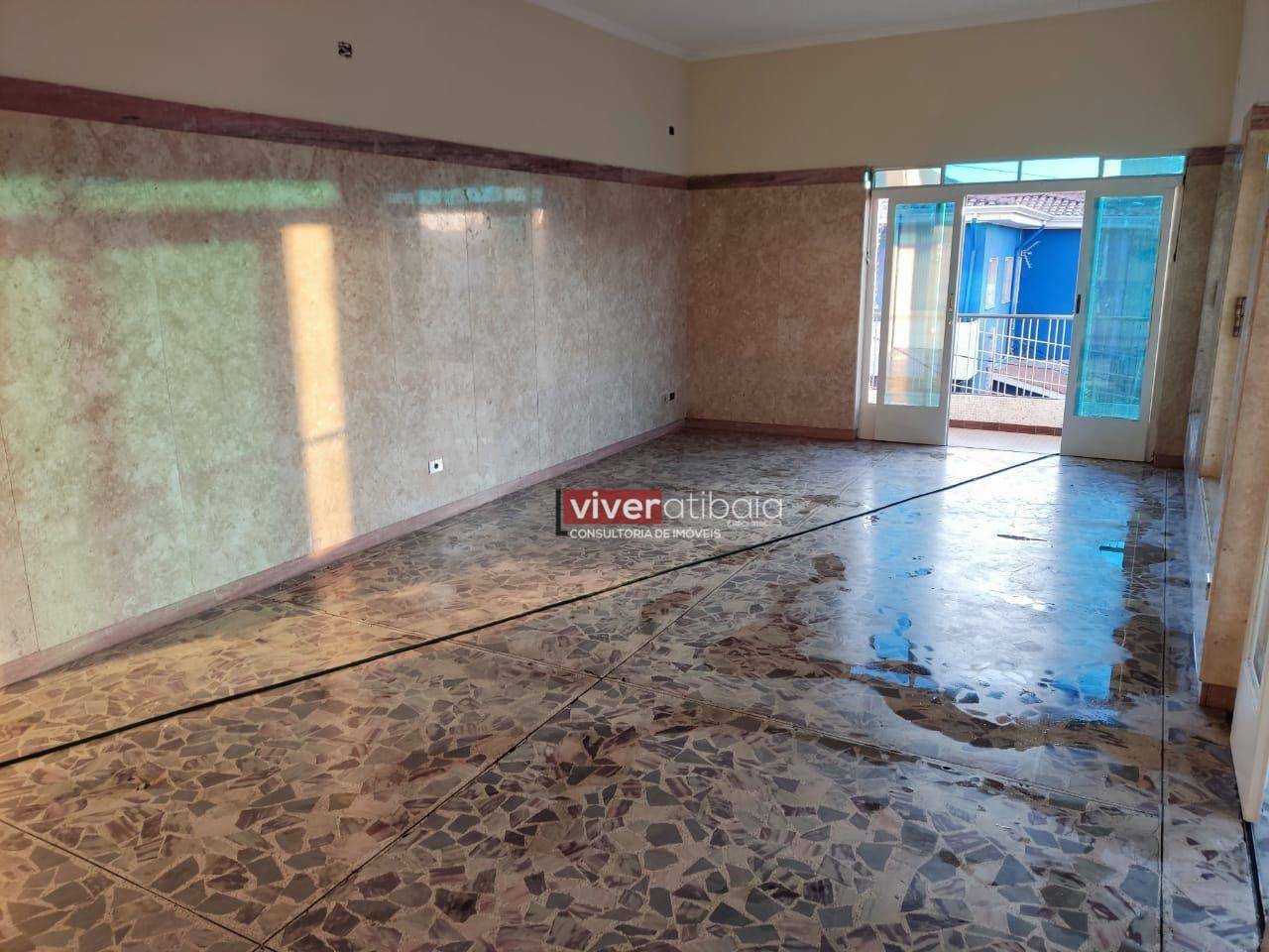 Casa para alugar com 2 quartos, 250m² - Foto 4