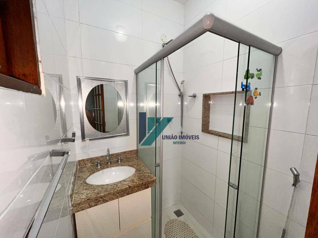 Casa de Condomínio à venda com 3 quartos, 225m² - Foto 31