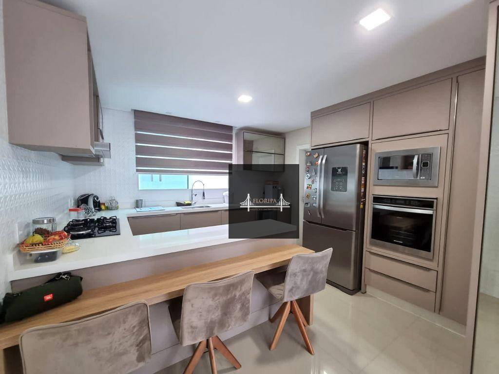 Casa à venda com 4 quartos, 360m² - Foto 4