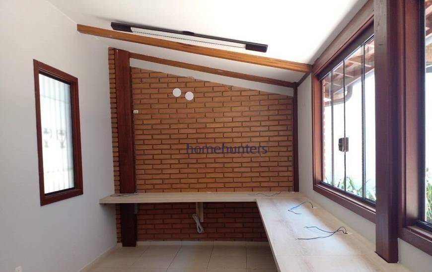 Casa à venda com 3 quartos, 330m² - Foto 8