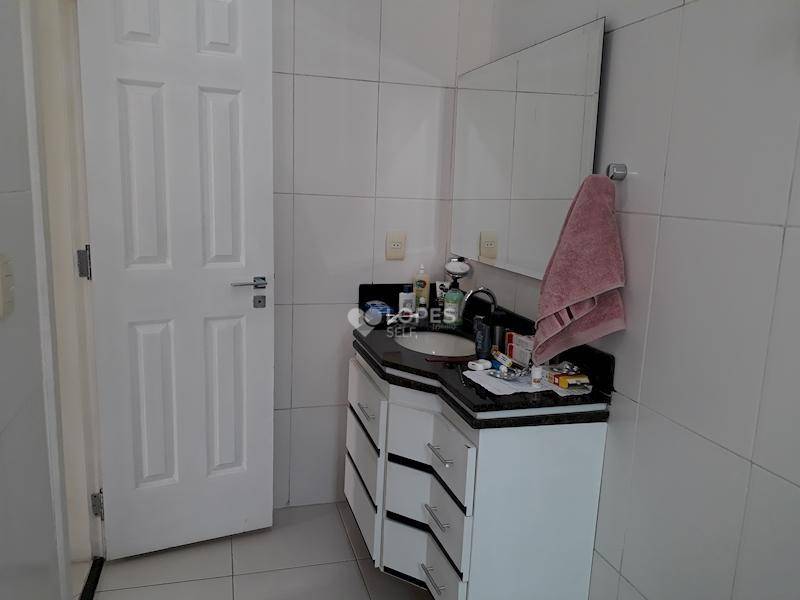 Casa à venda com 5 quartos, 200m² - Foto 17