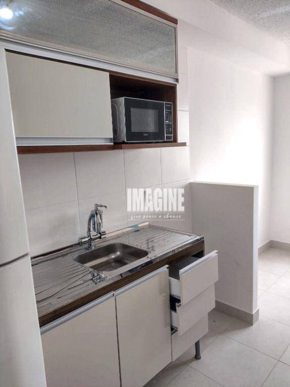 Apartamento à venda com 2 quartos, 32m² - Foto 2