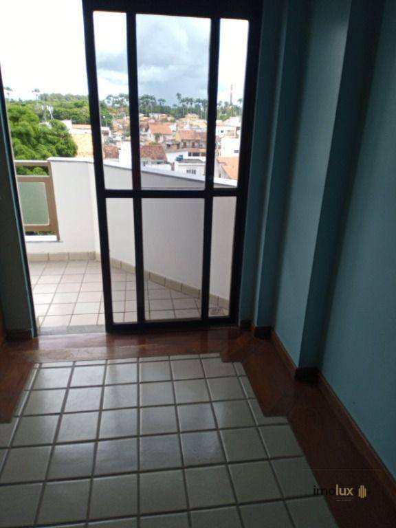 Apartamento à venda com 3 quartos, 190m² - Foto 2