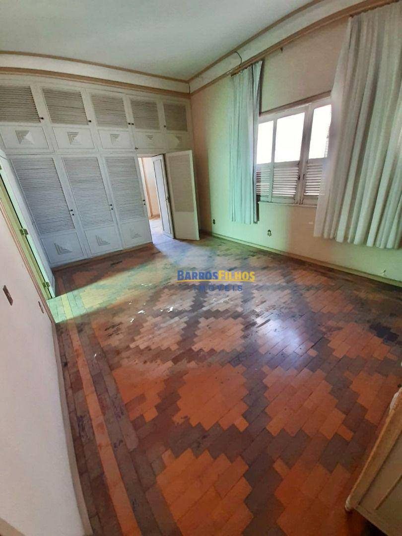 Casa para alugar com 4 quartos, 250m² - Foto 12